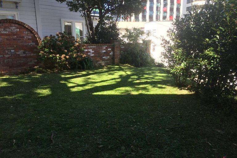 Photo of property in 17 Portland Crescent, Thorndon, Wellington, 6011