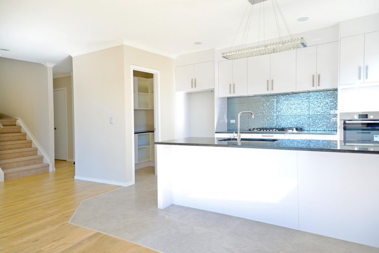 Photo of property in 3 Iwinuku Crescent, Wattle Downs, Auckland, 2103