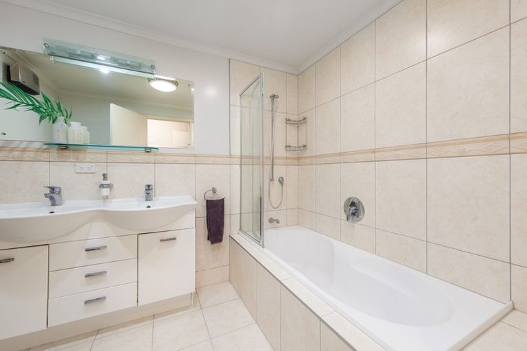 Photo of property in 3 Serrita Avenue, Sunnyhills, Auckland, 2010