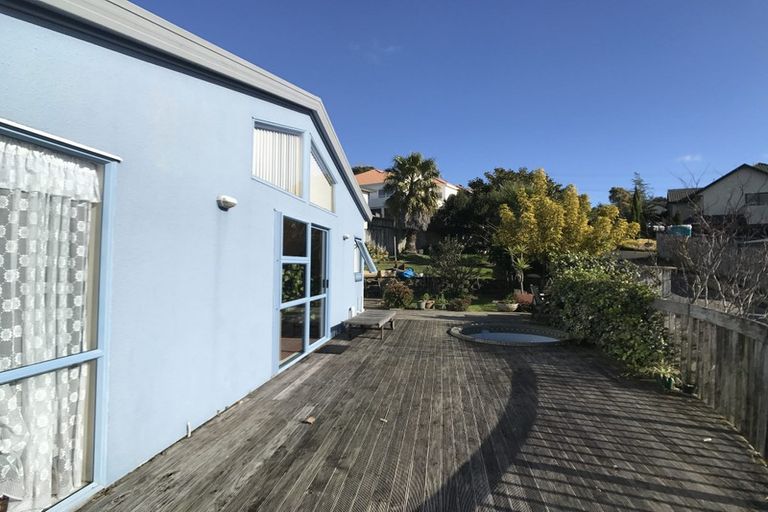 Photo of property in 21 Jacanas Place, Unsworth Heights, Auckland, 0632