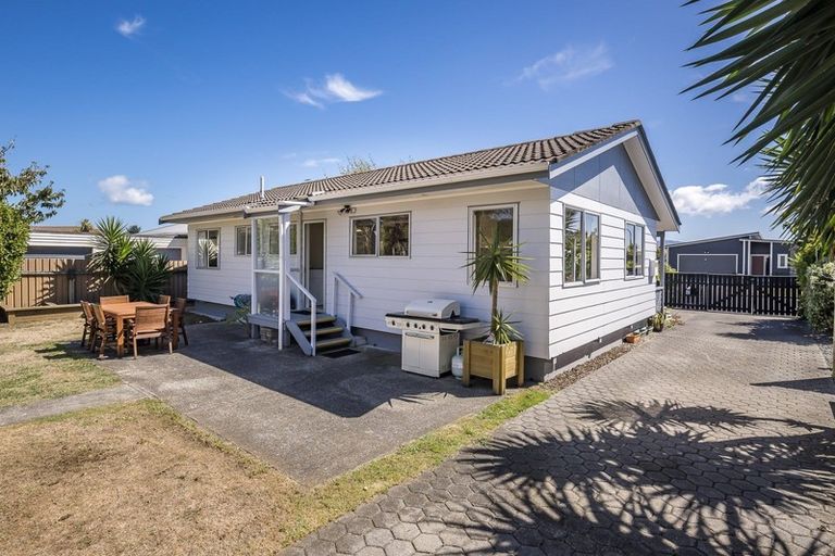 Photo of property in 15 Linwood Drive, Paraparaumu, 5032