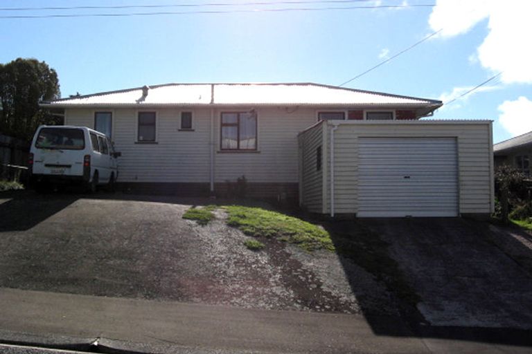 Photo of property in 29 Kenmore Street, Newlands, Wellington, 6037