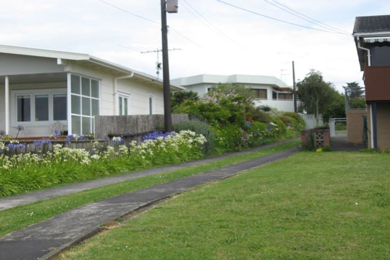 Photo of property in 14b Kiwi Esplanade, Mangere Bridge, Auckland, 2022