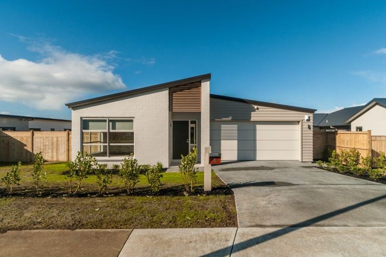 Photo of property in 10 Kabardin Street, Karaka, Papakura, 2113