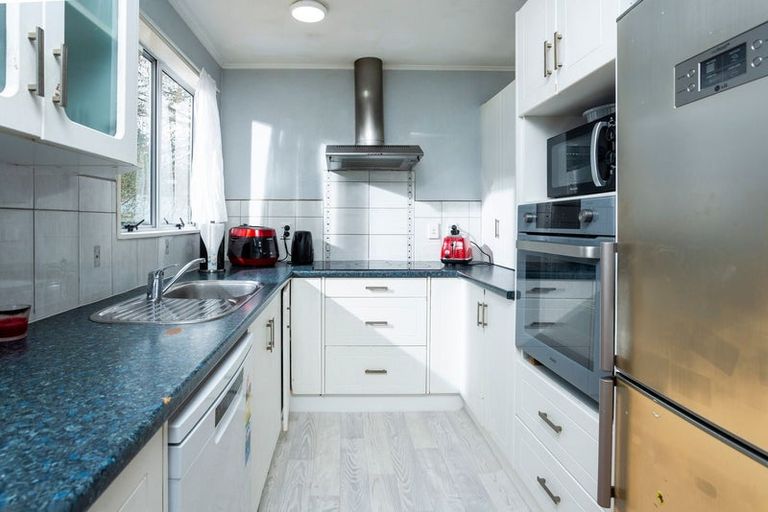 Photo of property in 8 Athena Drive, Totara Vale, Auckland, 0629