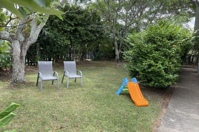 Photo of property in 47 Tirimoana Road, Te Atatu South, Auckland, 0602