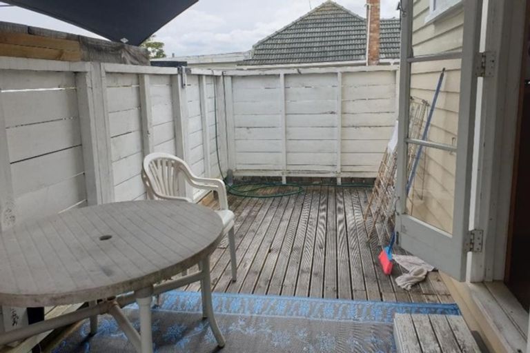 Photo of property in 115 Woodglen Road, Glen Eden, Auckland, 0602