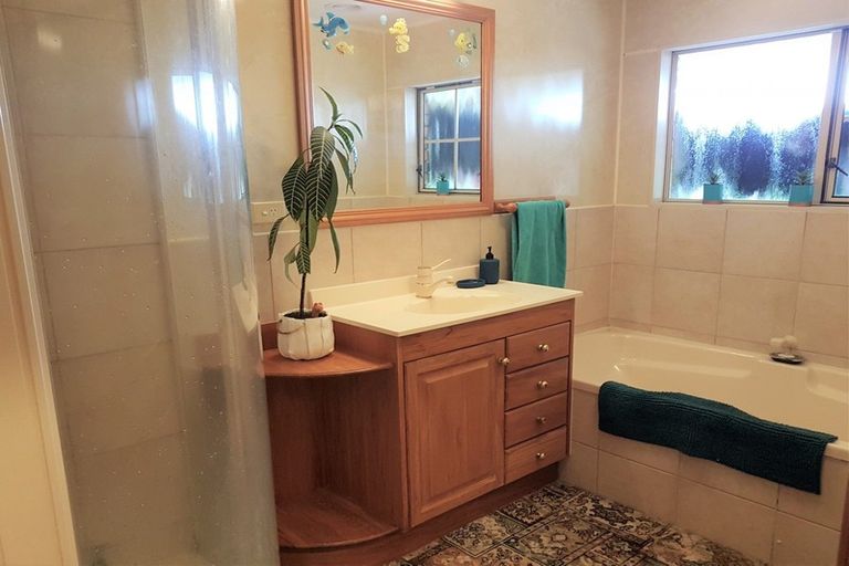 Photo of property in 25 Pohutukawa Drive, Opunake, 4616