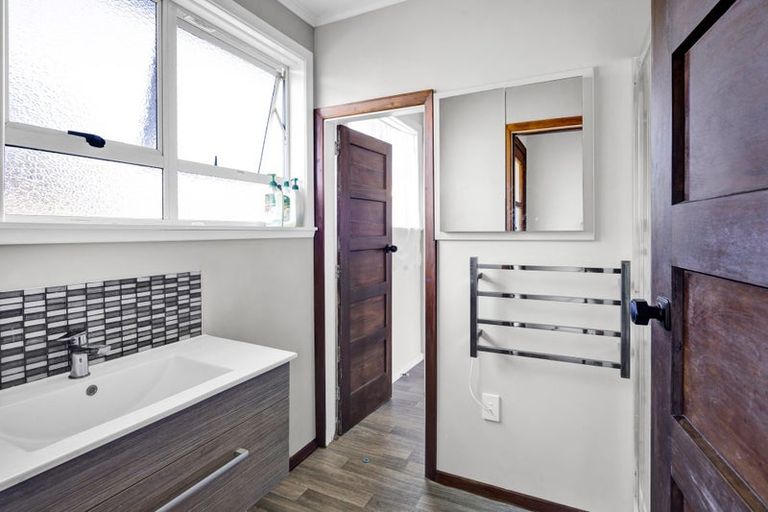 Photo of property in 16 Hadfield Street, Patea, 4520