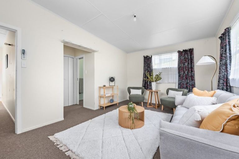 Photo of property in 4 Thomson Grove, Stokes Valley, Lower Hutt, 5019