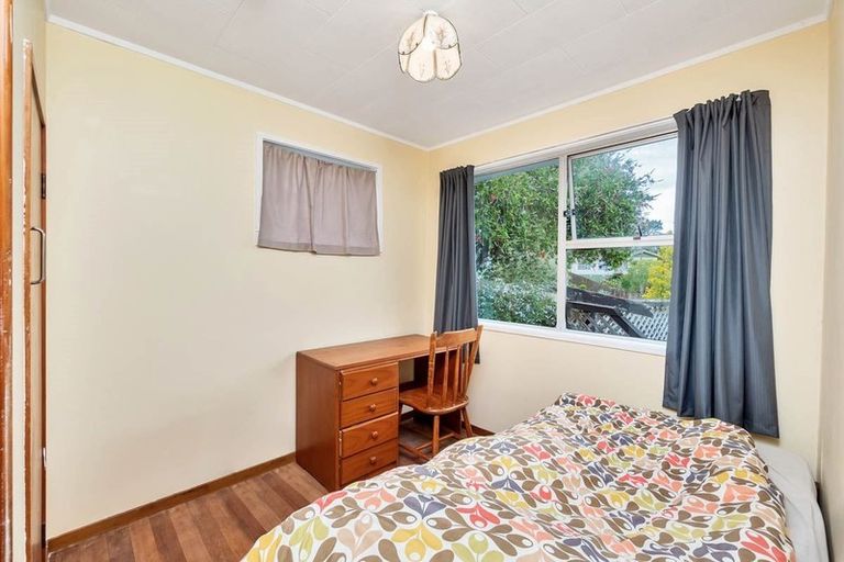 Photo of property in 1/6 Mcquoid Place, Glenfield, Auckland, 0629