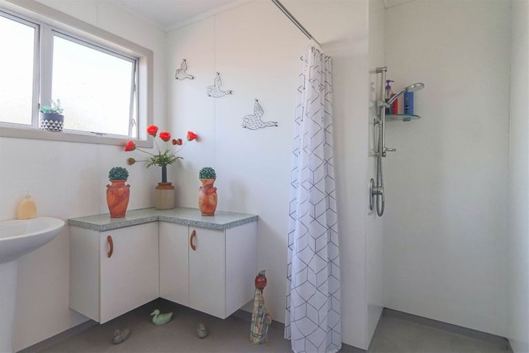 Photo of property in 5 Kowhai Street, Inglewood, 4330