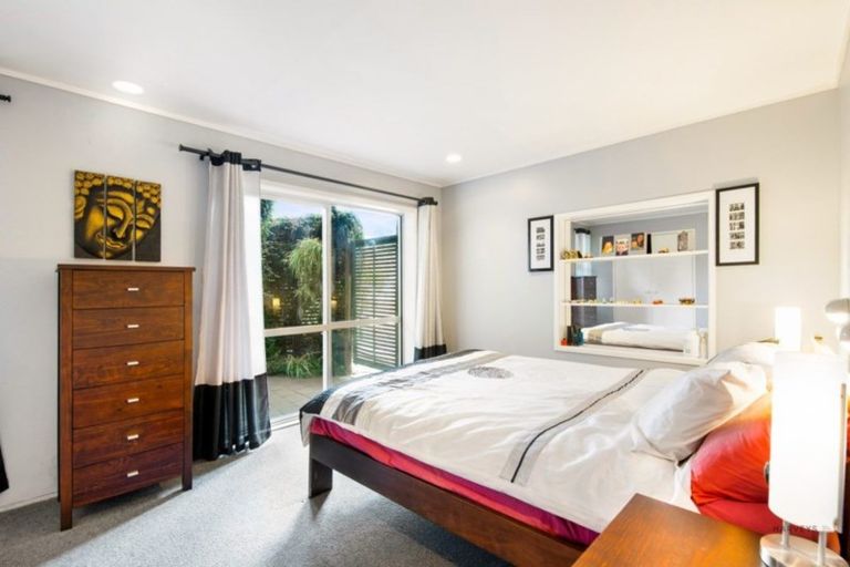 Photo of property in 1/15 Lancelot Place, Glenfield, Auckland, 0629