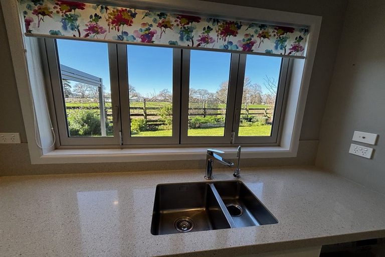 Photo of property in 2 Tucker Close, Leamington, Cambridge, 3432
