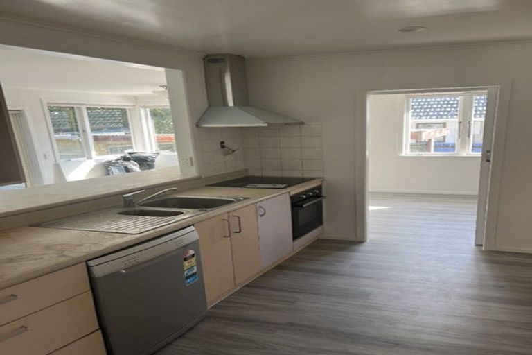 Photo of property in 20 Chilcott Road, Henderson, Auckland, 0612