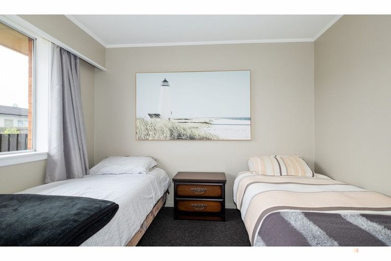 Photo of property in 1 Oxford Street, Waimate, 7924