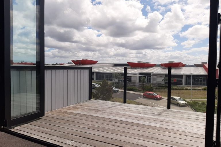 Photo of property in 5/7 Uku Lane, Hobsonville, Auckland, 0616