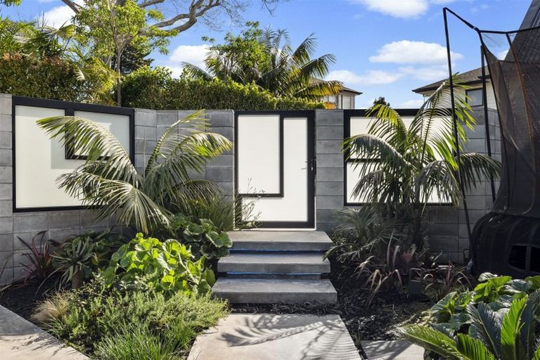 Photo of property in 9 Quebec Road, Milford, Auckland, 0620