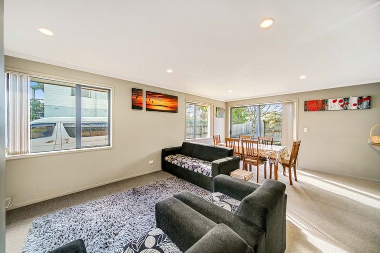 Photo of property in 35 Plumley Crescent, Mangere, Auckland, 2022