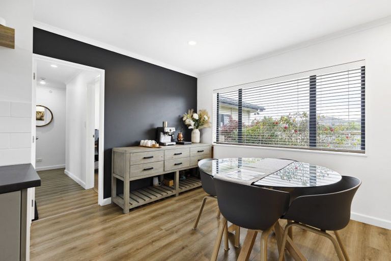 Photo of property in 16 Daniel Place, Kelvin Grove, Palmerston North, 4414