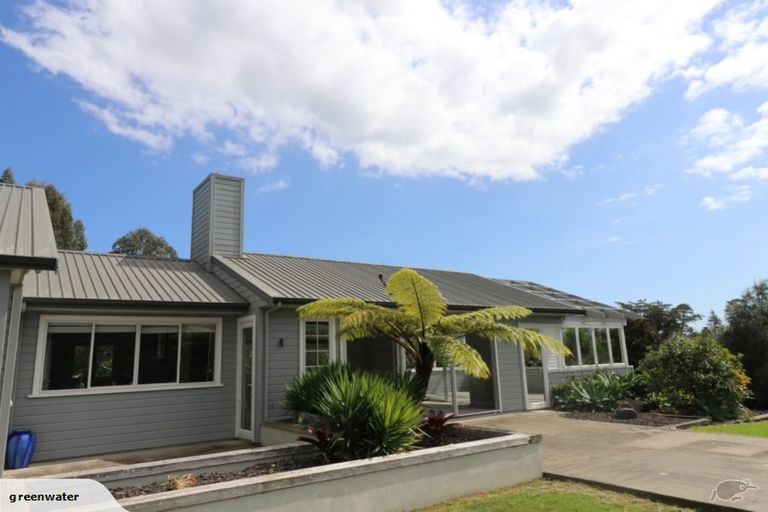 Photo of property in 107 Riverland Road, Kumeu, 0892