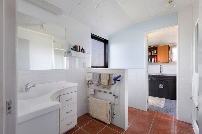 Photo of property in 131 Athenree Road, Athenree, Katikati, 3177