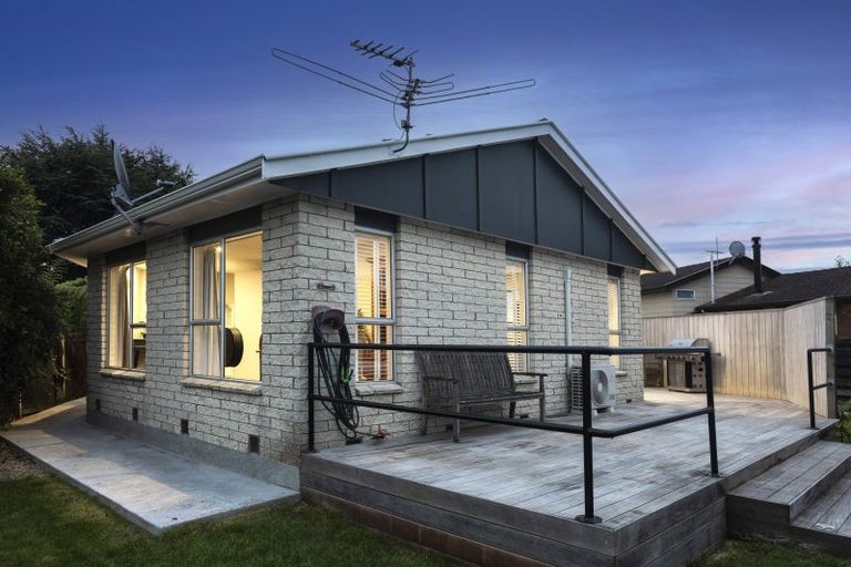 Photo of property in 28 Denniston Crescent, Redwood, Christchurch, 8051