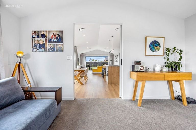 Photo of property in 12 Oakville Close, Rangiora, 7400