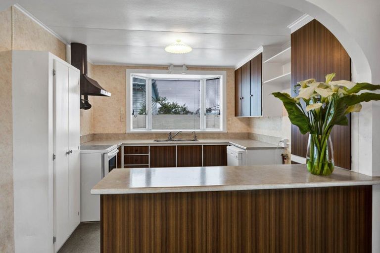 Photo of property in 81 Omata Road, Marfell, New Plymouth, 4310