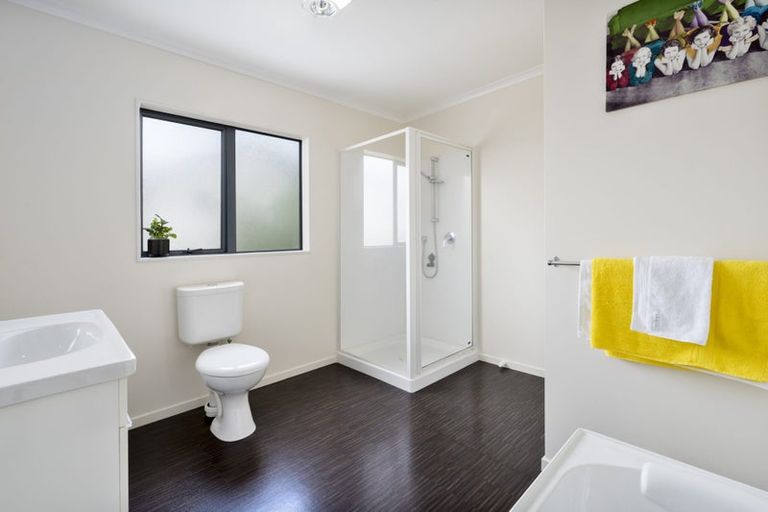 Photo of property in 6 Newfound Way, Glen Eden, Auckland, 0602