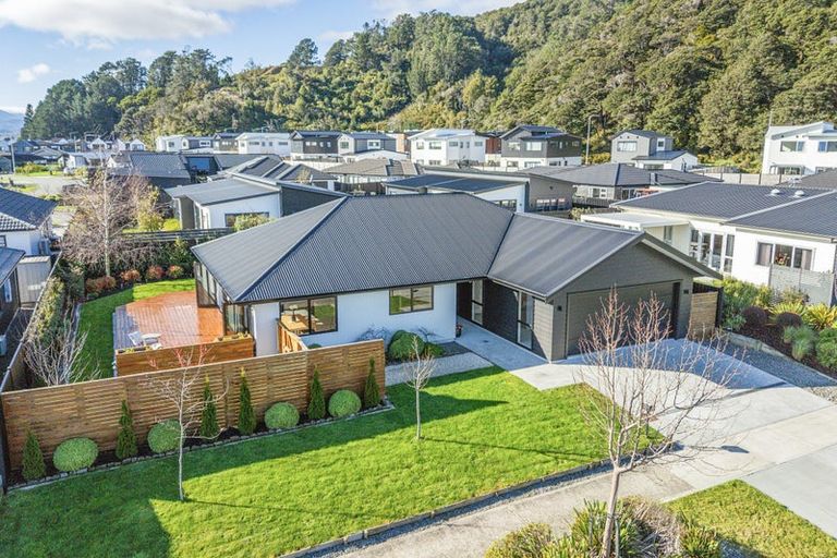 Photo of property in 10 Hopkirk Avenue, Wallaceville, Upper Hutt, 5018