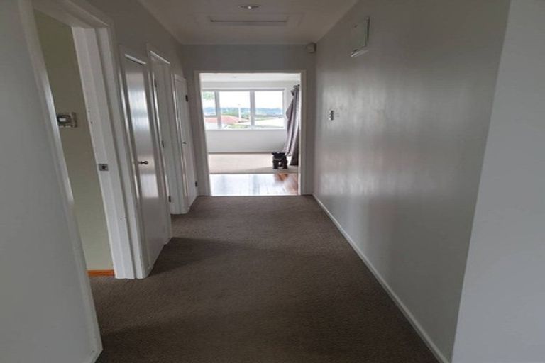 Photo of property in 33 Vodanovich Road, Te Atatu South, Auckland, 0610