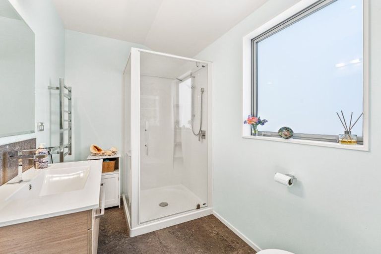 Photo of property in 19 Edgewater Street, Waikanae, 5036