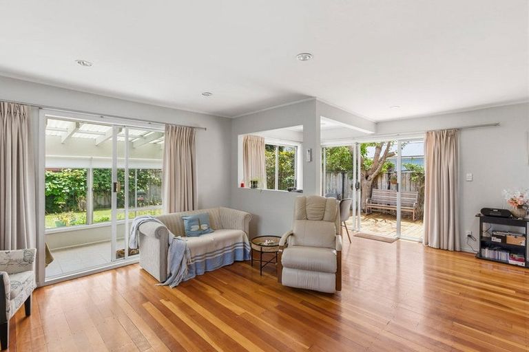Photo of property in 17 Walton Road, Paraparaumu Beach, Paraparaumu, 5032
