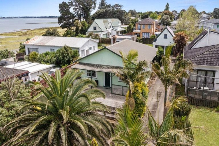 Photo of property in 47 Roys Road, Weymouth, Auckland, 2103