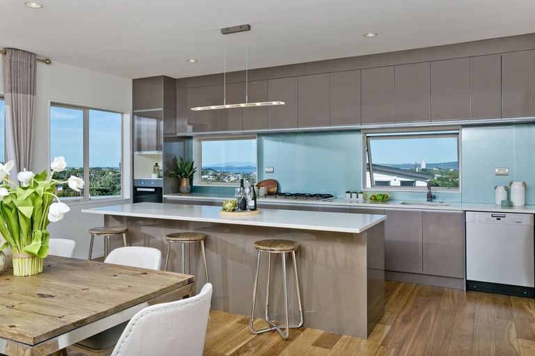 Photo of property in 8 Currey Crescent, Milford, Auckland, 0620