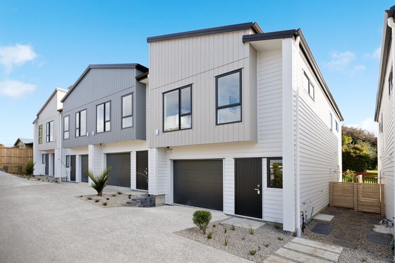 Photo of property in 2/30a Tirimoana Road, Te Atatu South, Auckland, 0602