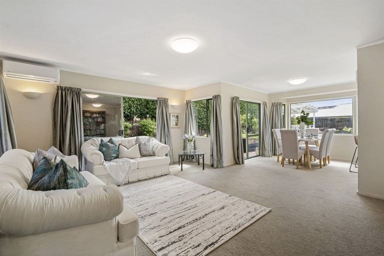 Photo of property in 2/883 East Coast Road, Northcross, Auckland, 0632