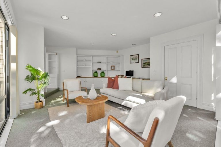 Photo of property in 568 South Road, Omata, New Plymouth, 4374