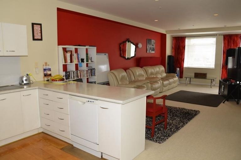 Photo of property in 8b Short Street, Otumoetai, Tauranga, 3110