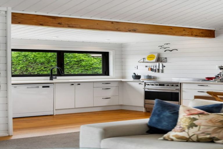 Photo of property in 130 Tirohanga Drive, Whangamata, 3620