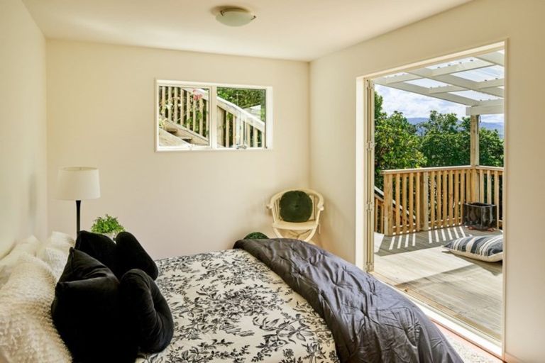 Photo of property in 34 Seaview Road, Paremata, Porirua, 5024