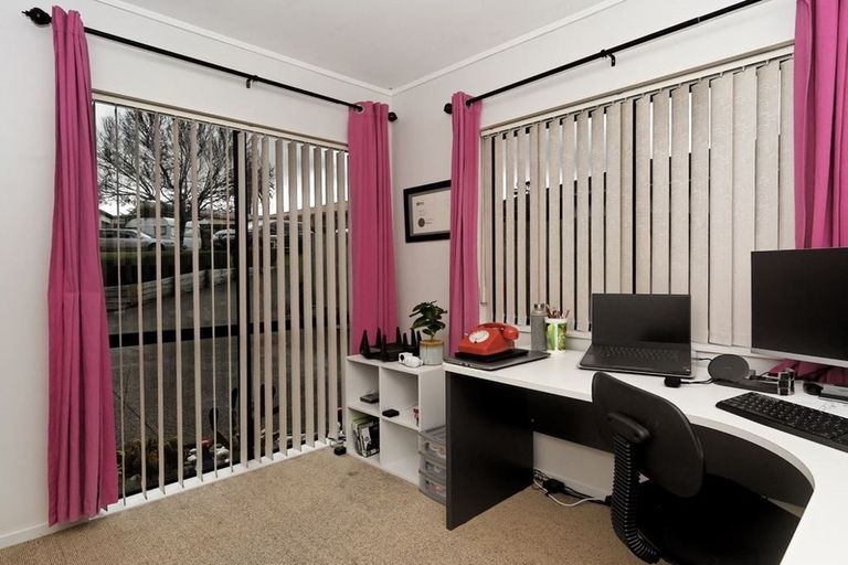 Photo of property in 7 San Vito Place, Henderson, Auckland, 0612