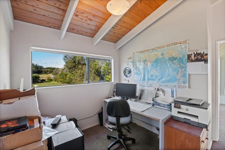 Photo of property in 593 Waikawa Beach Road, Waikawa Beach, Levin, 5573