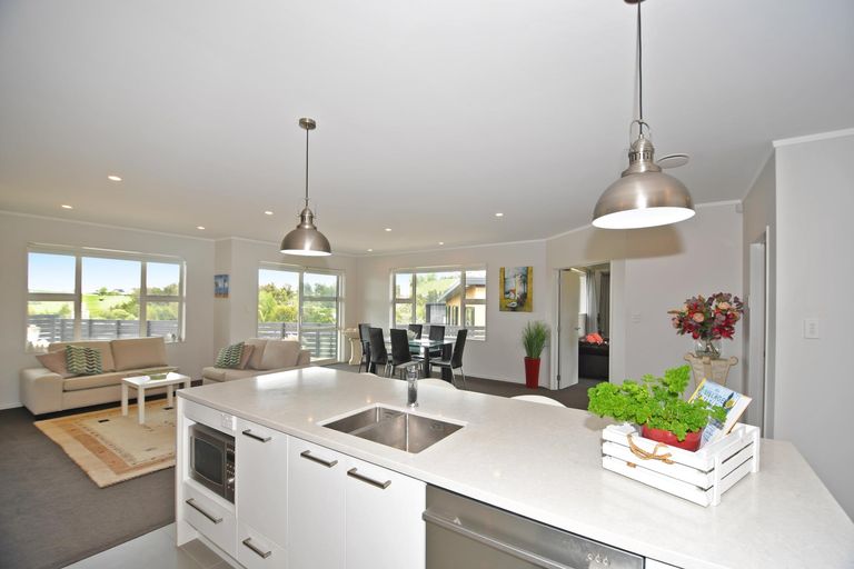 Photo of property in 12 Laly Haddon Place, Matakana, Warkworth, 0985