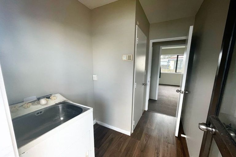 Photo of property in 3/10 Solveig Place, Randwick Park, Auckland, 2105