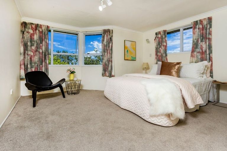 Photo of property in 70 Chivalry Road, Glenfield, Auckland, 0629
