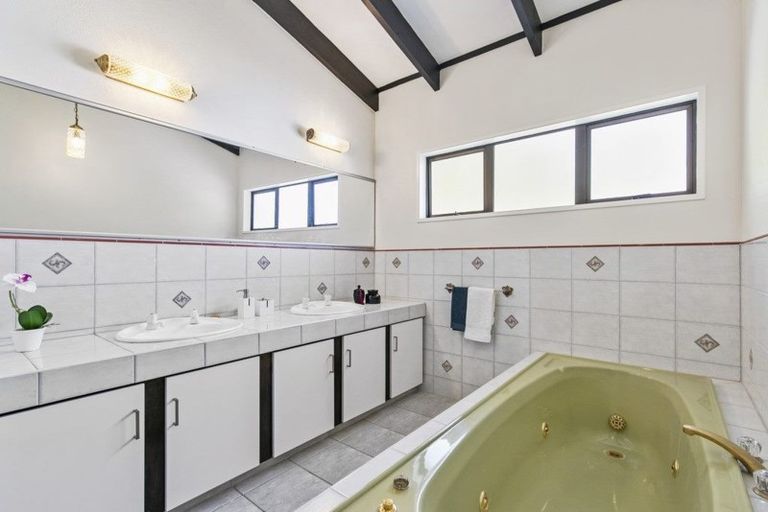 Photo of property in 69 Rosecamp Road, Beach Haven, Auckland, 0626