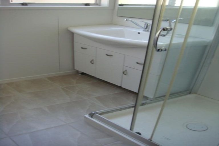 Photo of property in 13 Truscott Place, West Harbour, Auckland, 0618