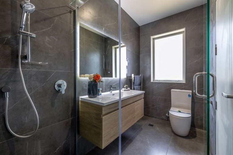 Photo of property in 23 Mcindoe Road, Kumeu, 0810